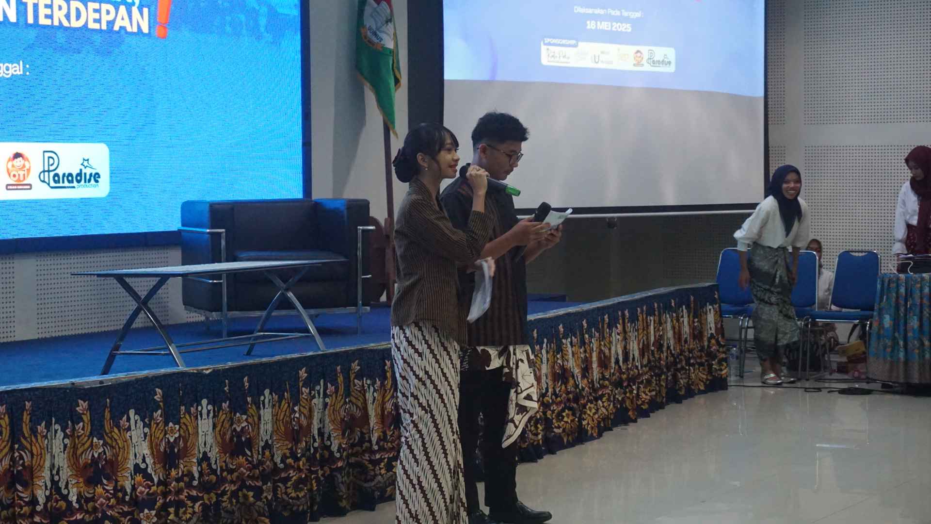 Penyerahan acara dari Moderator ke MC 
